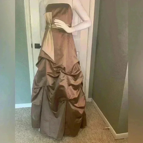 David’s Bridal - Picture 1 of 11